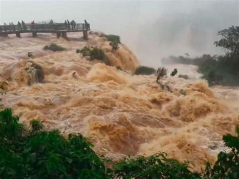 VIDEO el sorprendente desborde de las Cataratas del Iguazú