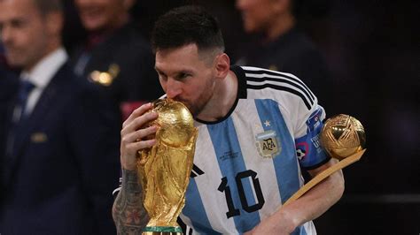 Mondiali Messi E L Argentina Hanno Festeggiato In Campo Con Una Coppa