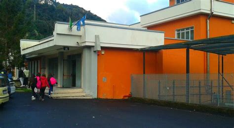 Tragedia Sfiorata Al Liceo De Carlo Crolla Il Tetto Di Un Aula