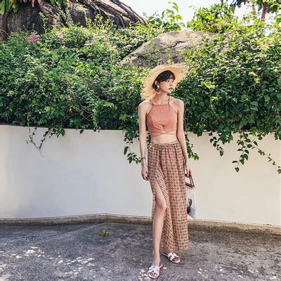 Bộ đồ bơi nữ bikini ba mảnh gợi cảm khoe ngực nhỏ để che bụng bầu mỏng manh Hàn Quốc suối nước