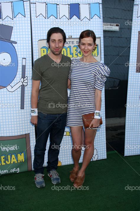 Simon Helberg, wife Jocelyn Towne – Stock Editorial Photo © Jean_Nelson #13079918