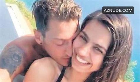 Amine Gulse Ozil Sexy And Hot Photo Collection AZNude