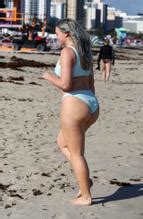 Iskra Lawrence Shows Off Her Famous Curves In A Blue Bikini On The Beach In Miami 28 01 2019