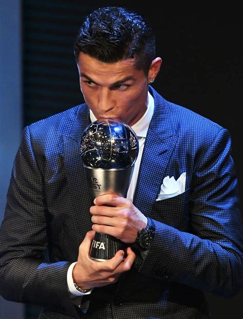 Cristiano Ronaldo Gana El Premio The Best Al Mejor Jugador