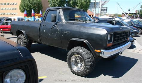 Dodge W100 - Information and photos - MOMENTcar
