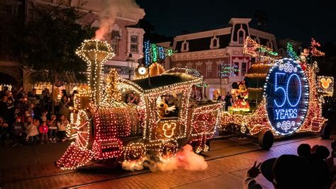 Main Street Electrical Parade Returns to Disney World, But Only for a ...