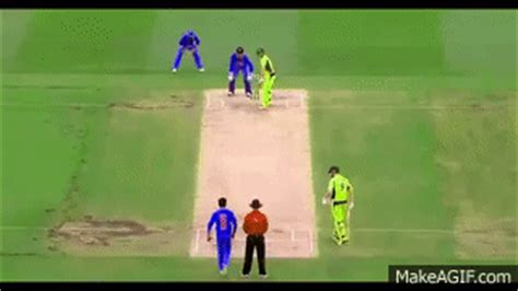 Watch: MS Dhoni’s supersonic stumping to dismiss George Bailey