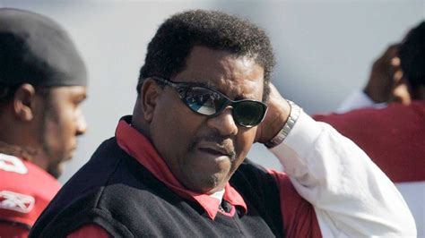 Former Vikings, Cardinals coach Dennis Green dies at 67