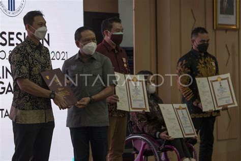 Penghargaan Satyalancana Darma Olah Raga Antara Foto