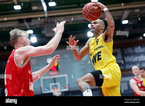 V L Max Ugrai Wuerzburg Baskets Und Geno Crandall Ewe Baskets