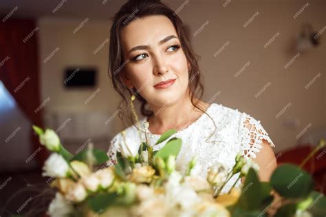 Premium Photo Elegant Young Bride Portrait Morning Of The Bride