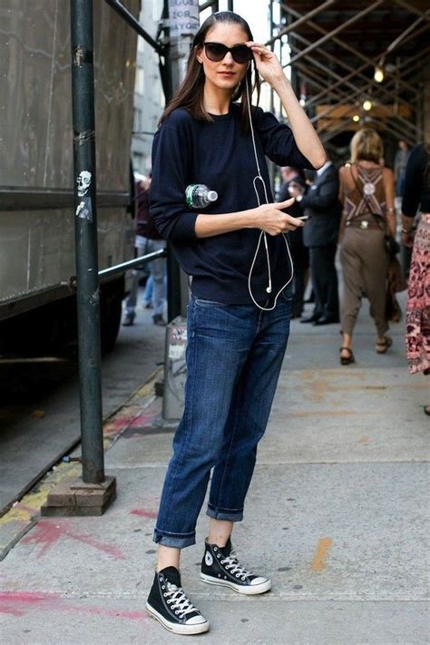 Model Off Duty Style 7 Ways To Wear Black Converse Sneakers Black