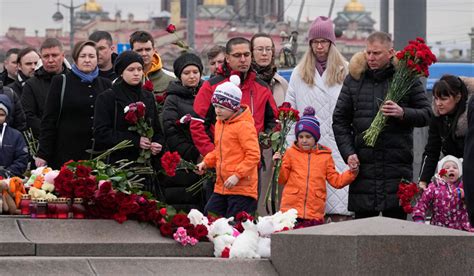 Concert Hall Attack Russia Marks Day Of Mourning Search On For Those