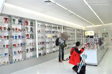 Le Creuset's Gunpla: Gunpla Tokyo Gundam Museum in Diver City Tokyo (Odaiba)