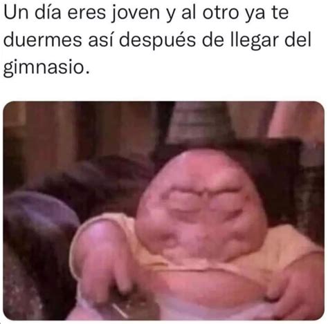 Un día eres joven y al otro ya te duermes así después de llegar del