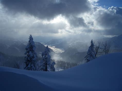 Amazing Snow Mountain View Wallpaper [2048x1536]