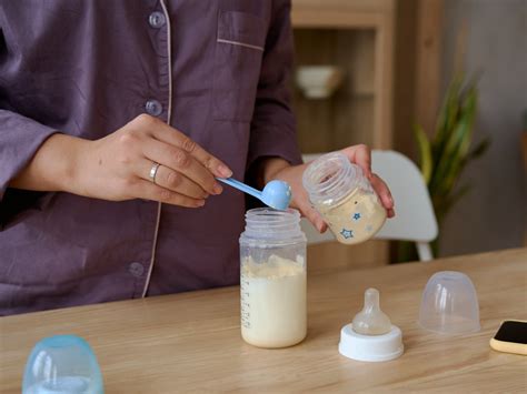how to add formula to breast milk