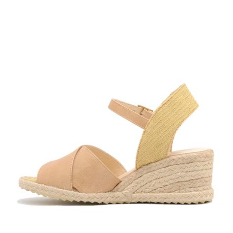 Sandalias Beige Con Taco Chino Rallys