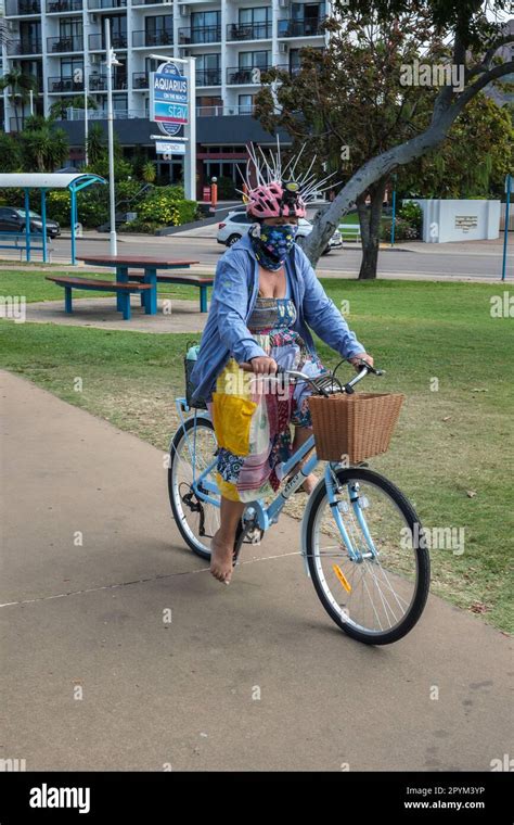 Magpie attack cyclist hi-res stock photography and images - Alamy