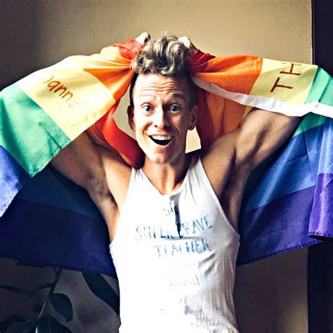 Xvideos Gay Guys Seduce Guy To Thteesome Lynvlerox