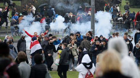 M S De Cien Detenidos En Minsk En Una Nueva Marcha Para Mantener El