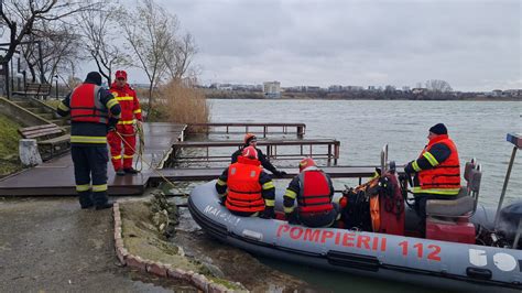 Au fost reluate căutările celor doi bărbați dispăruți în lacul