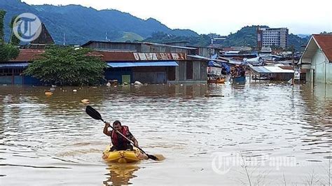 Banjir Dan Longsor Di Jayapura Papua 8 Orang Meninggal 7 005 Orang