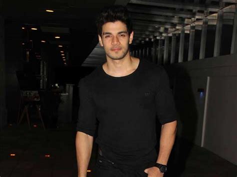 Sooraj Pancholi Misses Lunch Break, Lovely Moments on Hero Sets - NDTV ...