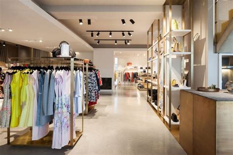 Магазины сети Zara откроются в России под названиями Maag, Dub, Ecru и ...
