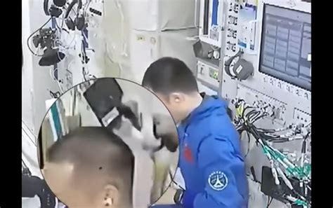 Astronauti U Svemiru I Aju Kosu Specifi Nom Metodom Koriste I