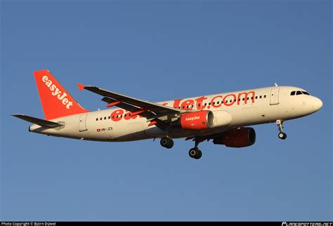 HB JZX easyJet Switzerland Airbus A320 214 Photo by Björn Düwel ID