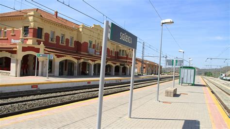 Sigüenza y comarca recogen firmas entre sus vecinos para pedir a Ábalos