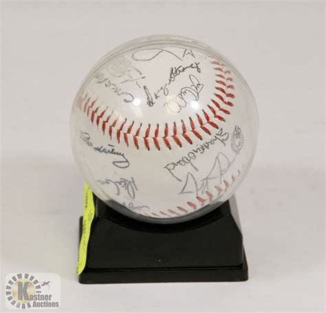 MLB SIGNED BASEBALL