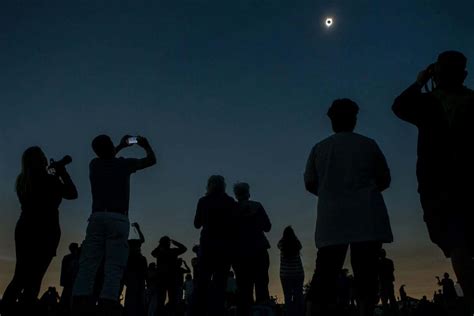 Capture April S Total Eclipse With A Stunning Photograph Tutorial