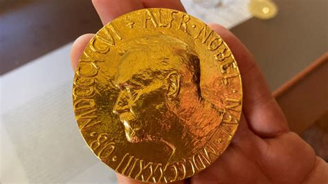 Le Prix Nobel De La Paix Remis Ales Bialiatski Et Deux Ong