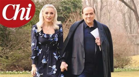 Finalmente Sto Bene Berlusconi Nel Parco Della Villa Di Arcore Mano