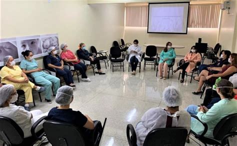 Servidores da maternidade Moura Tapajóz recebem atendimento