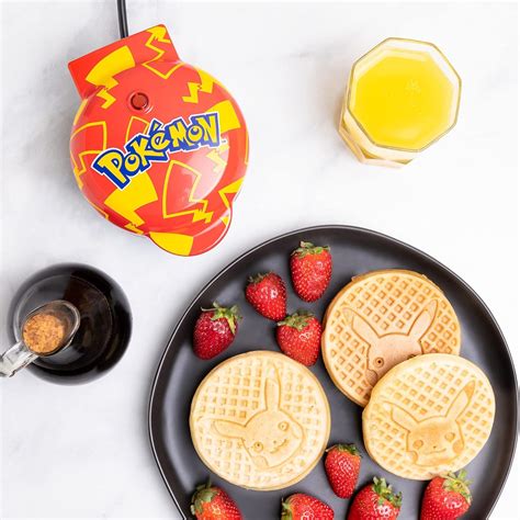 Uncanny Brands Pokémon Pikachu Mini Waffle Maker Pokemon Kitchen