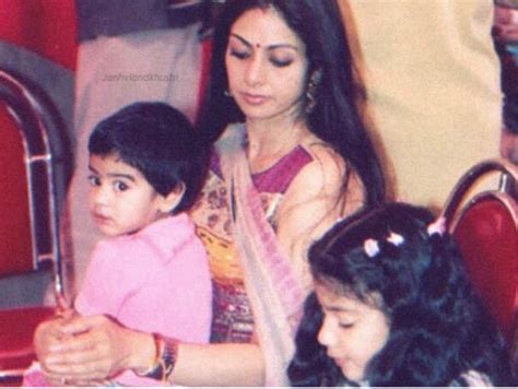 Sridevi Son Sridevis Daughter Jhanvi Kapoor Gets Emotional After