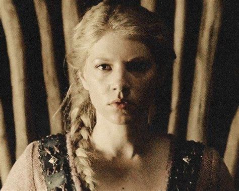 Pin By Sarah Elliott Exclusive On Vikings Lagertha Vikings Show