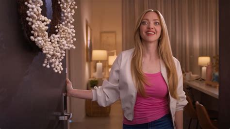 Amanda Seyfried Returns As Karen Smith In New Mean Girls Black Friday