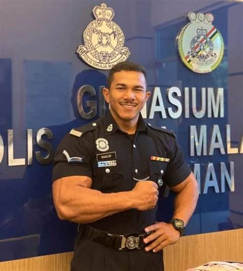 Hottest Cops Of Instagram Hot Cops Hot Men Bulge Masculine Men