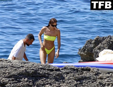 Irina Shayk Displays Her Sexy Figure In A Bikini Photos Pinayflixx Mega Leaks
