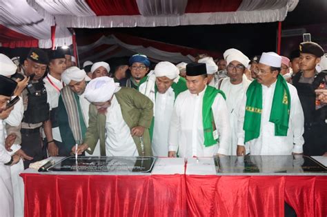 Guru Mulia Al Habib Umar Bin Hafidz Didampingi Gubernur Kalteng H