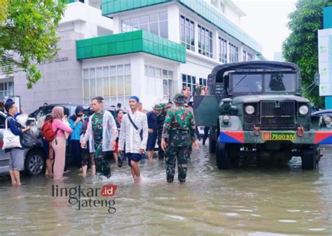 Kodam Iv Diponegoro Kerahkan Kendaraan Bantu Evakuasi Korban Banjir Di