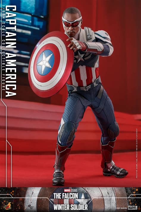 Sam Wilson Captain America Soars High With 1 6 Scale Hot Toys Figure