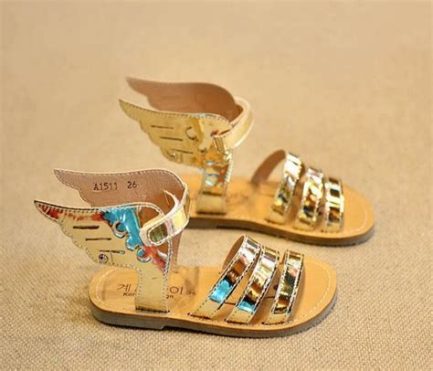 С чем носить золотые туфли