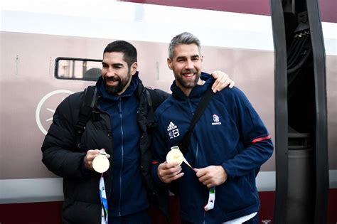 Handball Les Bleus reçus par Emmanuel Macron à lÉlysée après leur