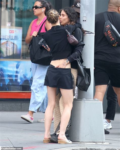 10 Hot Sexy 070 Shake Bikini Pics