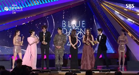 VIDEO: Park Hyung Sik Goes to 'Blue Dragon Film Awards' in His Military Uniform